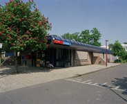 810116 Gezicht op het postkantoor (Karel de Grotestraat 63) te Wijk bij Duurstede.
